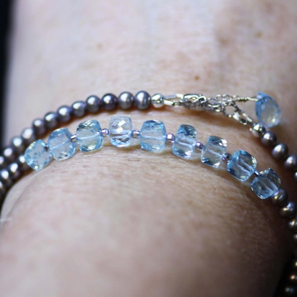 Solid 14k White Gold Natural Pearl, Sky Blue Topaz Necklace 17.5" - 18.1" - Picture 2 of 9